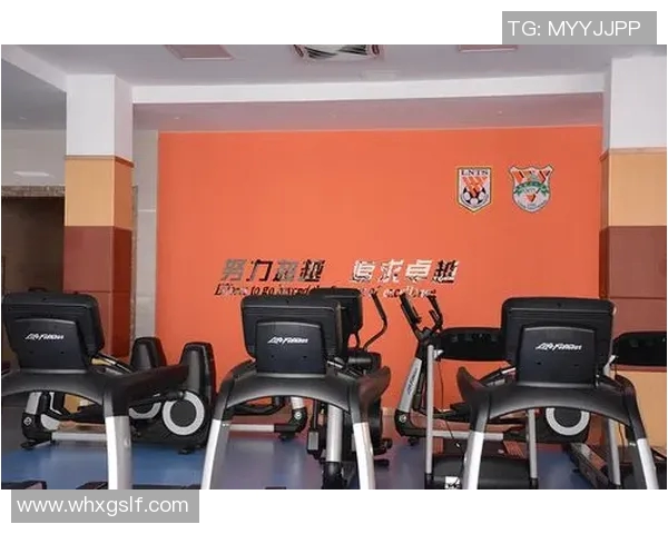 足球明星吴成英的传奇人生与球场背后的奋斗故事